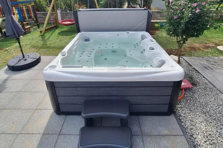 Masažni bazen jjspa Beta 423