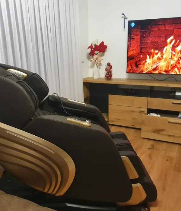 Masažna fotelja ASTARIJA AJ-800 PLUS u dnevnom boravku